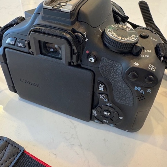 Canon EOS Rebel T3i 18.0MP DSLR Camera with 18-55mm Lens - Picture 6 of 10